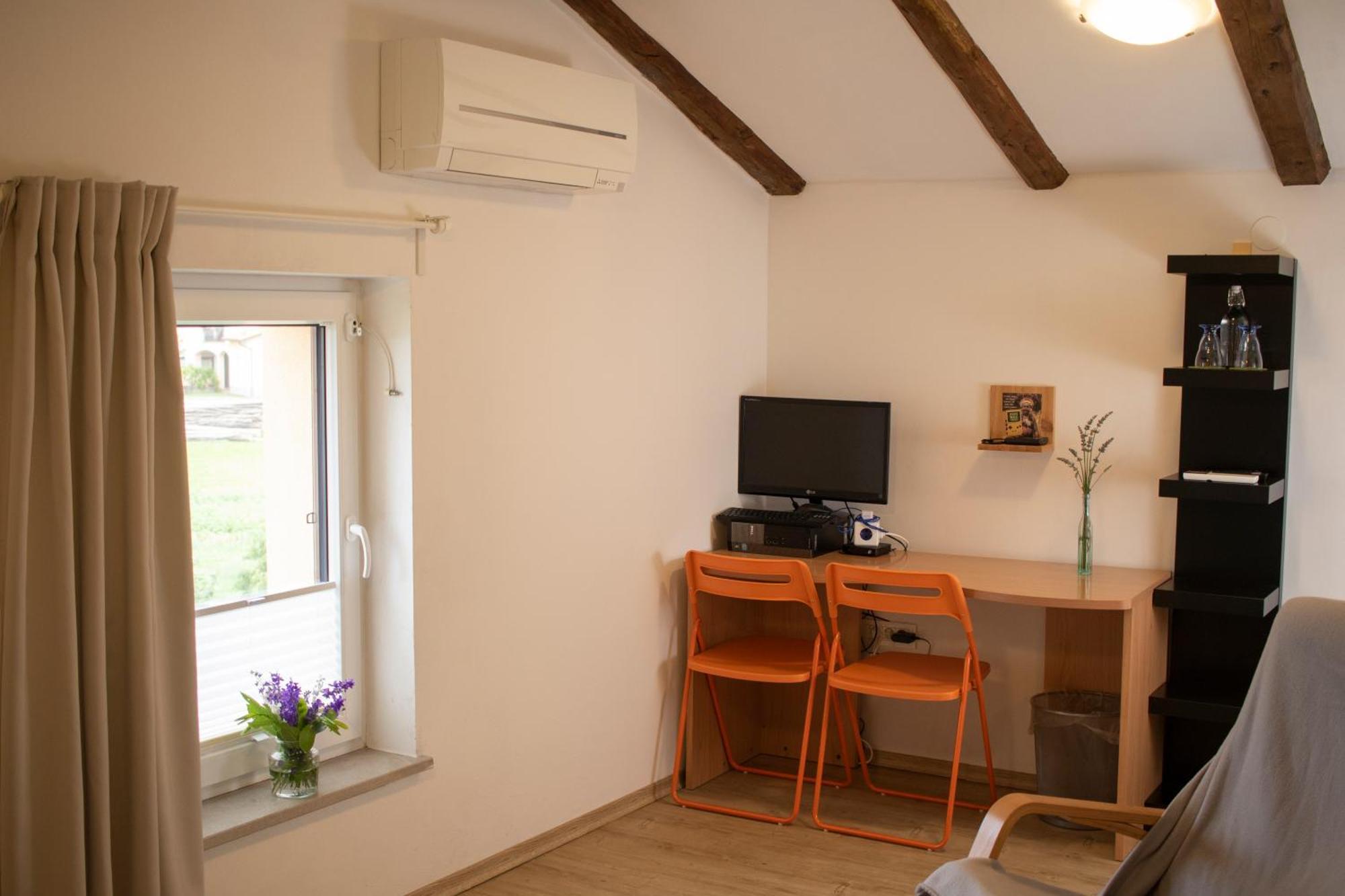 Borea Rooms - Sobe Budanje Vipava Kültér fotó